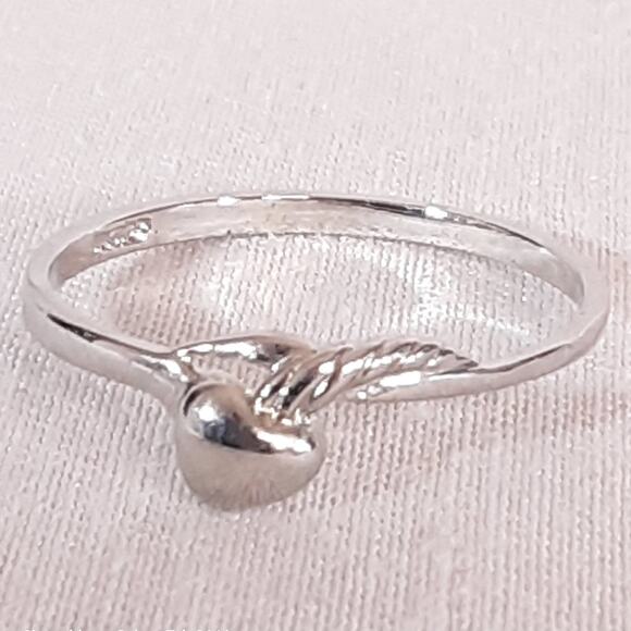 18K Rolled Gold Plated Ring Dainty Heart Design Simple Band Elegant Delicate - Picture 1 of 9